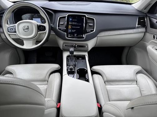 2022 Volvo XC90 T6 Inscription