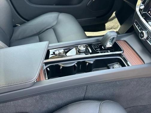 2024 Volvo V60 Cross Country B5 Plus
