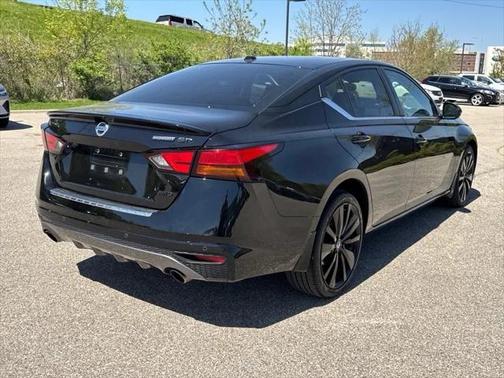 2022 Nissan Altima SR Intelligent AWD