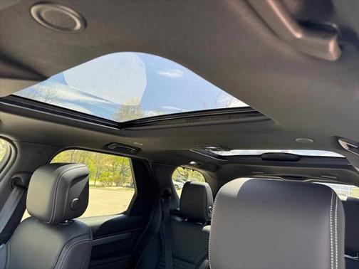 2025 Land Rover Discovery P360 Dynamic SE