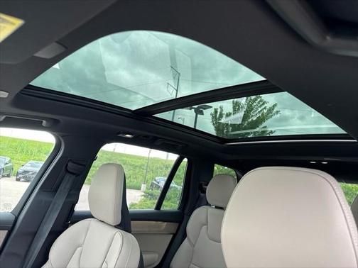 2025 Volvo XC90 Plug-In Hybrid T8 Plus 7-Seater