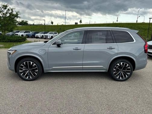 2025 Volvo XC90 Plug-In Hybrid T8 Plus 7-Seater