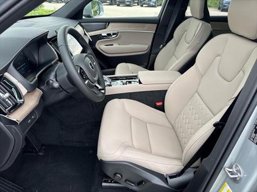 2025 Volvo XC90 Plug-In Hybrid T8 Plus 7-Seater