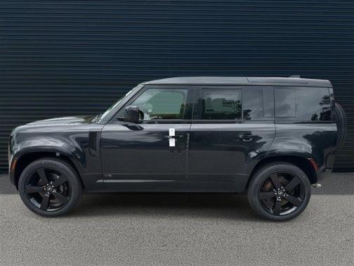 2025 Land Rover Defender 110 V8