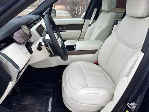 2025 Land Rover Range Rover P530 SE