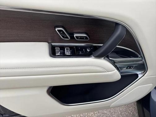 2025 Land Rover Range Rover P530 SE