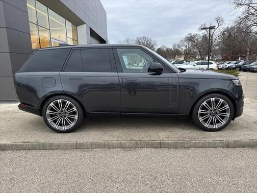 2025 Land Rover Range Rover P400 SE