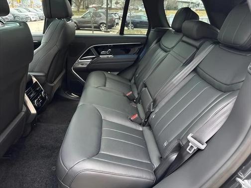 2025 Land Rover Range Rover P400 SE