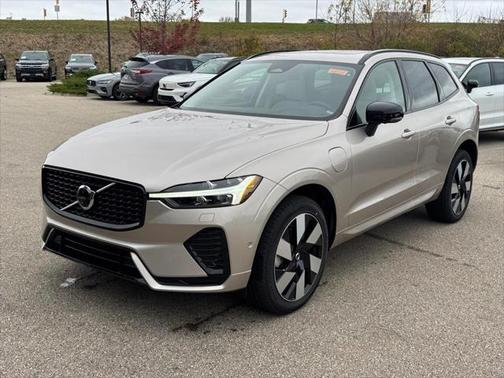2025 Volvo XC60 Plug-In Hybrid T8 Plus