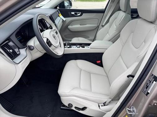 2025 Volvo XC60 Plug-In Hybrid T8 Plus