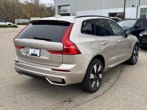 2025 Volvo XC60 Plug-In Hybrid T8 Plus