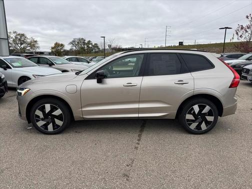 2025 Volvo XC60 Plug-In Hybrid T8 Plus