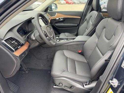 2025 Volvo XC90 B6 Plus 7-Seater