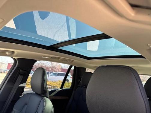 2025 Volvo XC90 Plug-In Hybrid T8 Plus 6-Seater