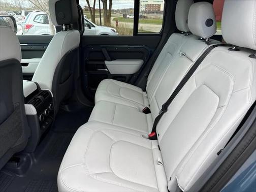 2025 Land Rover Defender 110 P400 X-Dynamic SE