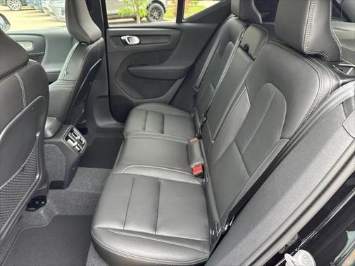 2024 Volvo XC40 B5 Plus Dark Theme