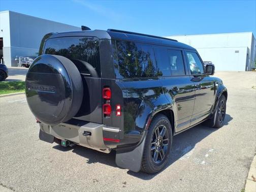 2025 Land Rover Defender 110 P400 X-Dynamic SE
