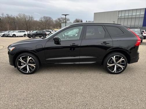 2024 Volvo XC60 Recharge Plug-In Hybrid T8 Ultimate Dark Theme