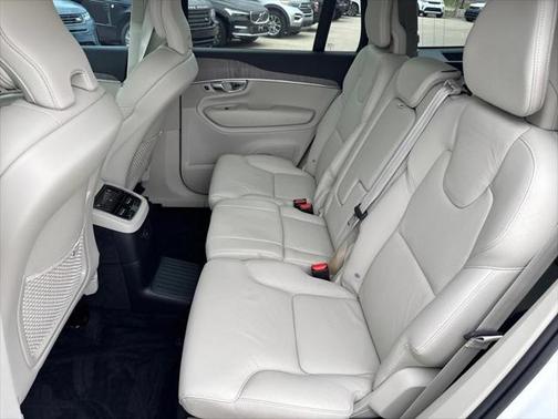 2023 Volvo XC90 Recharge Plug-In Hybrid T8 Plus Dark Theme 7-Seater