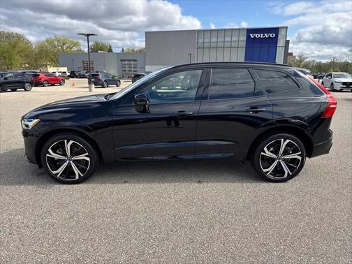 2024 Volvo XC60 Recharge Plug-In Hybrid T8 Ultimate Dark Theme