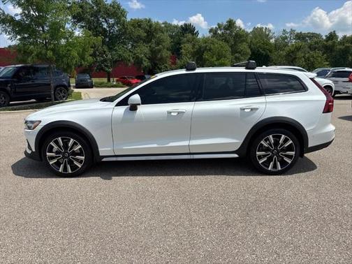 2025 Volvo V60 Cross Country B5 Ultra