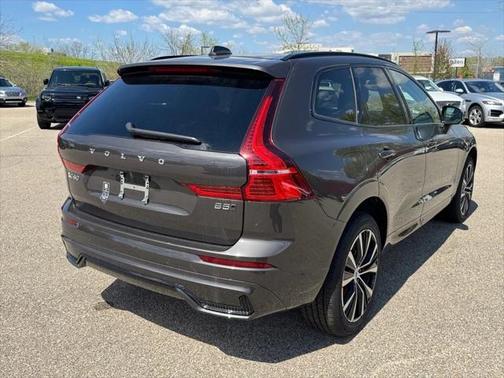 2025 Volvo XC60 B5 Plus