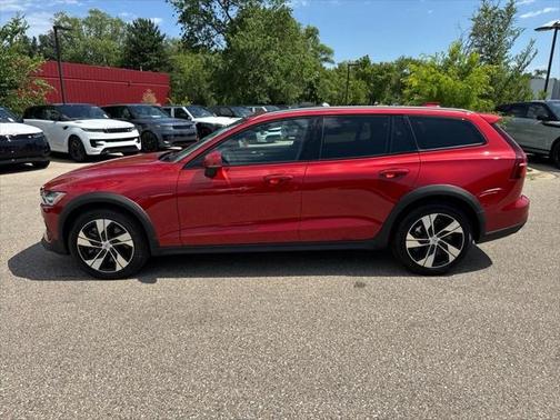 2024 Volvo V60 Cross Country B5 Plus