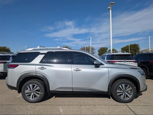 2025 Nissan Pathfinder SL 4WD