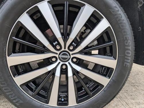 2024 Nissan Pathfinder Platinum FWD