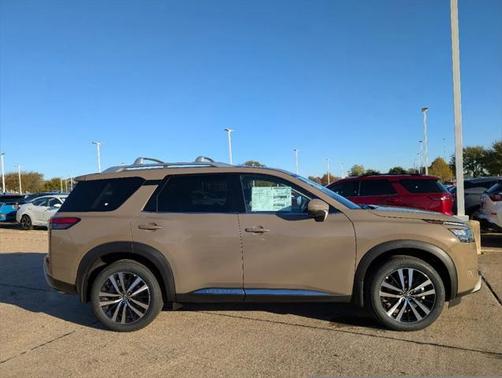 2025 Nissan Pathfinder Platinum FWD