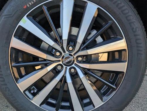 2025 Nissan Pathfinder Platinum FWD