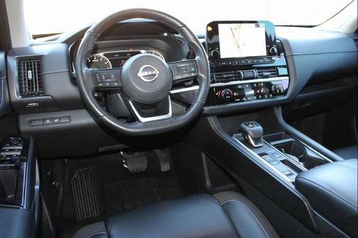 2022 Nissan Pathfinder SL 2WD