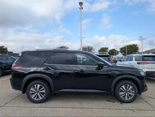 2025 Nissan Pathfinder SL 4WD