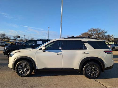 2023 Nissan Pathfinder SV FWD