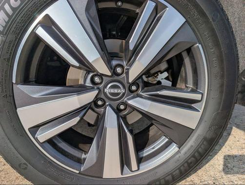 Pearl White Tricoat 2023 Nissan Rogue Platinum