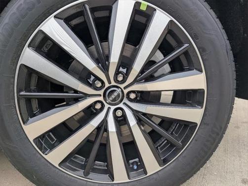 2025 Nissan Pathfinder Platinum FWD