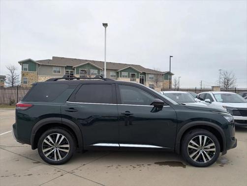 2025 Nissan Pathfinder Platinum FWD