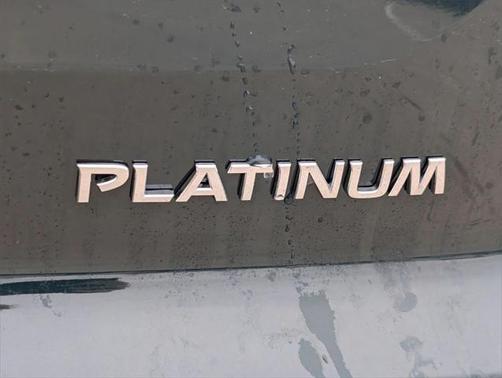 2025 Nissan Pathfinder Platinum FWD