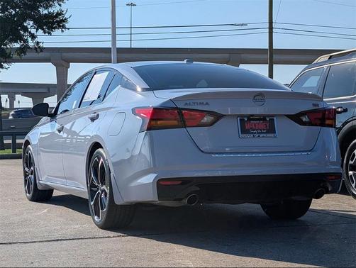 2023 Nissan Altima SR FWD