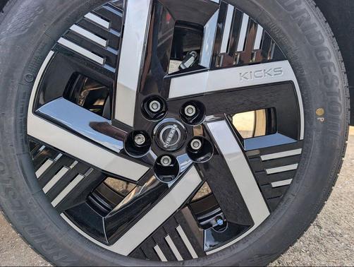 Fresh Powder 2026 Nissan Kicks SV