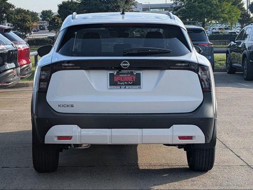 Fresh Powder 2026 Nissan Kicks SV