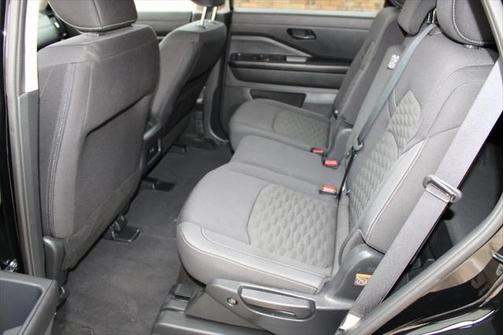 2024 Nissan Pathfinder S FWD