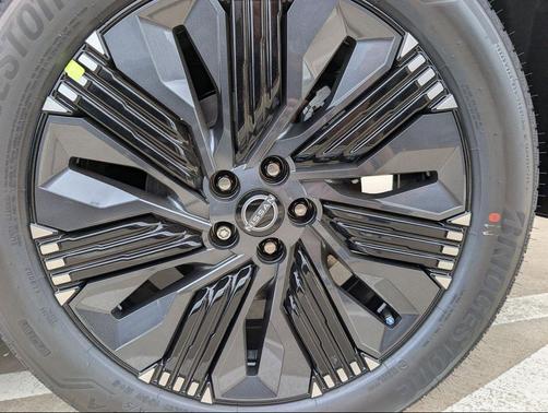 Everest White Pearl Tricoat/Super Black 2026 Nissan Murano Platinum