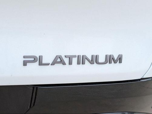 Everest White Pearl Tricoat/Super Black 2026 Nissan Murano Platinum