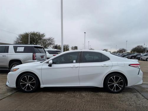 2020 Toyota Camry SE
