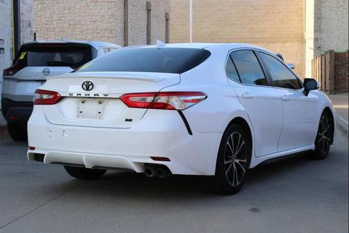 2020 Toyota Camry SE