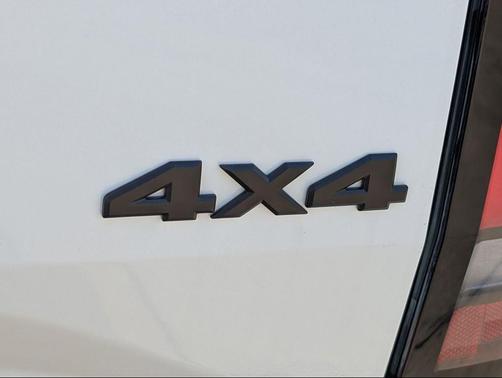 Glacier White 2026 Nissan Frontier SV