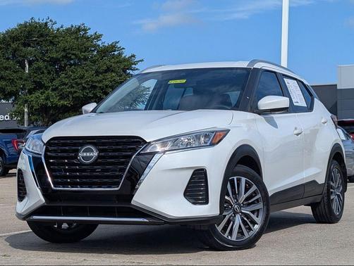 Aspen White Tricoat 2022 Nissan Kicks SV