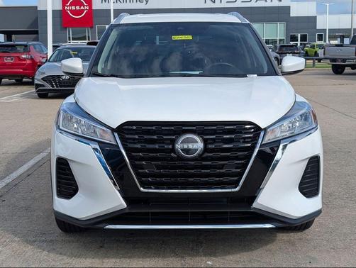 Aspen White Tricoat 2022 Nissan Kicks SV