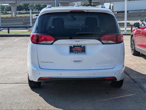 2020 Chrysler Pacifica Touring L